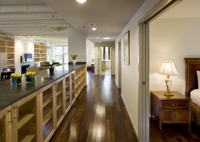 Grand Eastonian Hotel & Suites